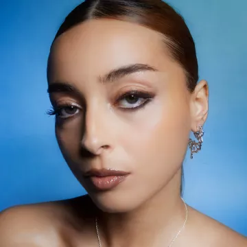 Jane Kønig Ørering Single til Dame udført i 925 Sterling Sølv i en flot Guld farve