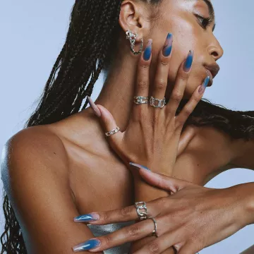 Jane Kønig Ørering Single til Dame udført i 925 Sterling Sølv i en flot Guld farve