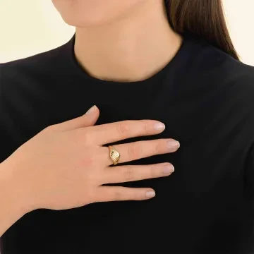 Rosefield Ring til Dame udf&oslash;rt i Rustfrit st&aring;l i en flot Guld farve