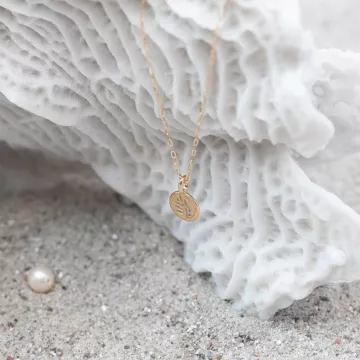 Julie Sandlau Halskæde til Dame udført i Guld i en flot Guld farve