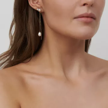 Julie Sandlau Ørevedhæng til Dame udført i Guld i en flot Guld farve