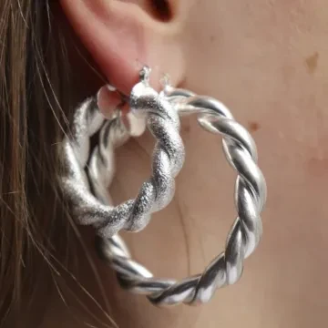 Pico Øreringe til Dame udført i Messing i en flot Sølv farve