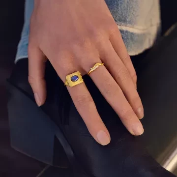 Maanesten Ring til Dame udført i  i en flot Guld farve