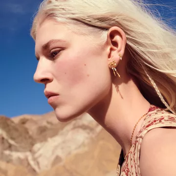 Maanesten Øreringe til Dame udført i 925 Sterling Sølv i en flot Guld farve