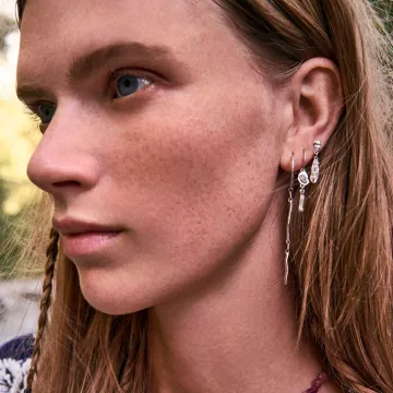 Maanesten Øreringe til Dame udført i 925 Sterling Sølv i en flot Sølv farve