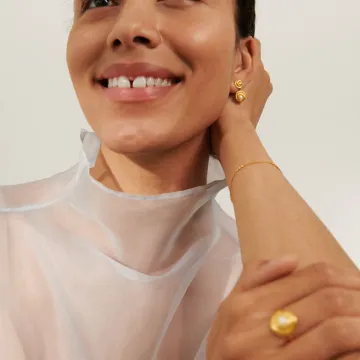 Pernille Corydon Øreringe til Dame udført i 925 Sterling Sølv, Genbrugsmateriale i en flot Guld farve