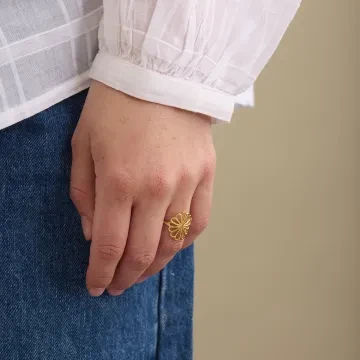 Pernille Corydon Ring til Dame udført i 925 Sterling Sølv i en flot Guld farve