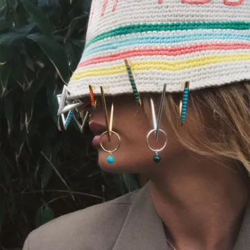 Jane Kønig Ørering Single til Dame udført i 925 Sterling Sølv i en flot Sølv farve