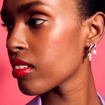 Sif Jakobs Øreringe til Dame udført i 925 Sterling Sølv i en flot Sølv farve