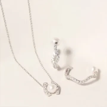 Sif Jakobs Øreringe til Dame udført i 925 Sterling Sølv i en flot Sølv farve