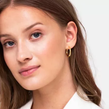 Sif Jakobs Øreringe til Dame udført i 925 Sterling Sølv i en flot Guld farve