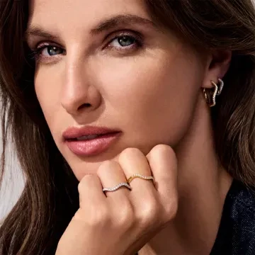 Sif Jakobs Øreringe til Dame udført i 925 Sterling Sølv i en flot Sølv farve