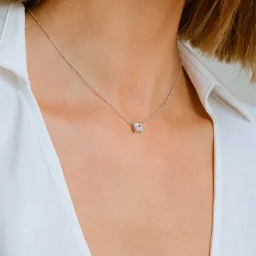 Sif Jakobs Halskæde til Dame udført i 925 Sterling Sølv i en flot Sølv, Hvid farve