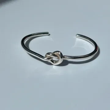 Jane Kønig Armbånd til Dame udført i 925 Sterling Sølv i en flot Sølv farve