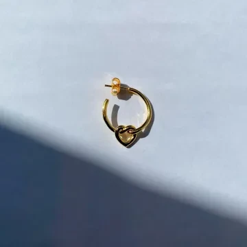 Jane Kønig Ørering Single til Dame udført i 925 Sterling Sølv i en flot Guld farve