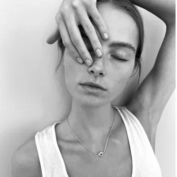 Jane Kønig Halskæde til Dame udført i 925 Sterling Sølv i en flot Sølv farve