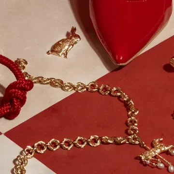 House of Vincent Broche til Dame udført i Messing, Genbrugsmateriale i en flot Guld farve