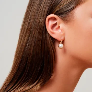Julie Sandlau Øreringe til Dame udført i Guld, Perle i en flot Guld, Hvid farve