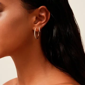 Julie Sandlau Øreringe til Dame udført i 925 Sterling Sølv i en flot Guld, Hvid farve