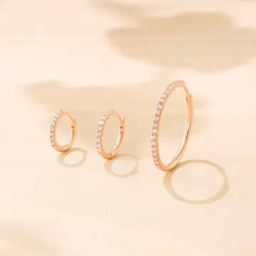 Julie Sandlau Øreringe til Dame udført i 925 Sterling Sølv i en flot Guld, Hvid farve