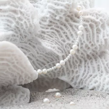 Julie Sandlau Halskæde til Dame udført i Guld i en flot Guld farve